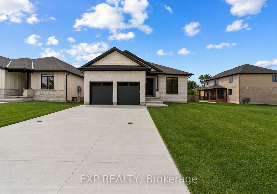 404-erie-street-warwick-ontario-x13425144