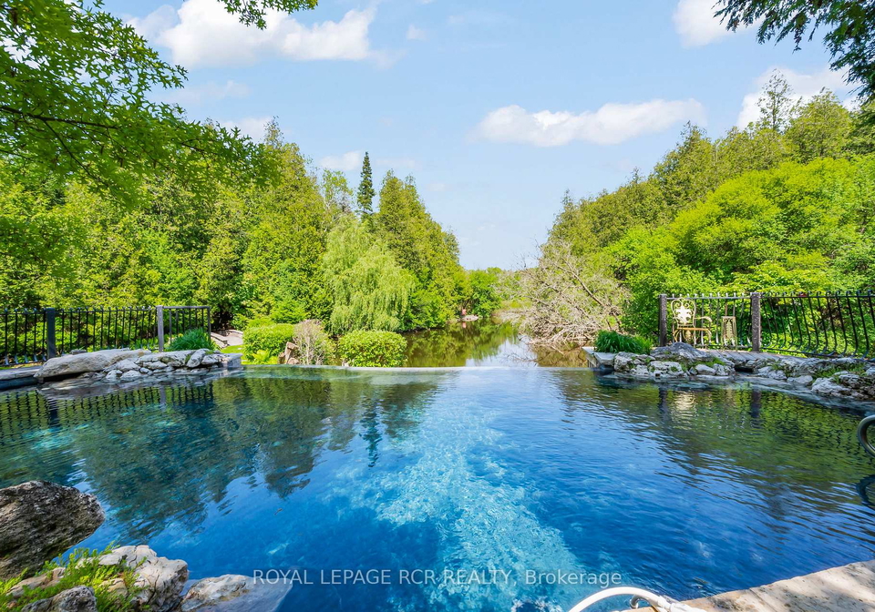 15-river-bluff-path-guelpheramosa-ontario-x13426628