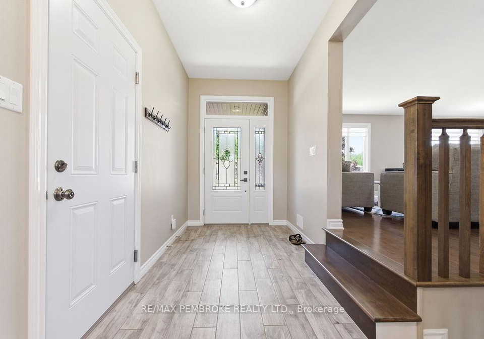74-oak-avenue-petawawa-ontario-x13427230