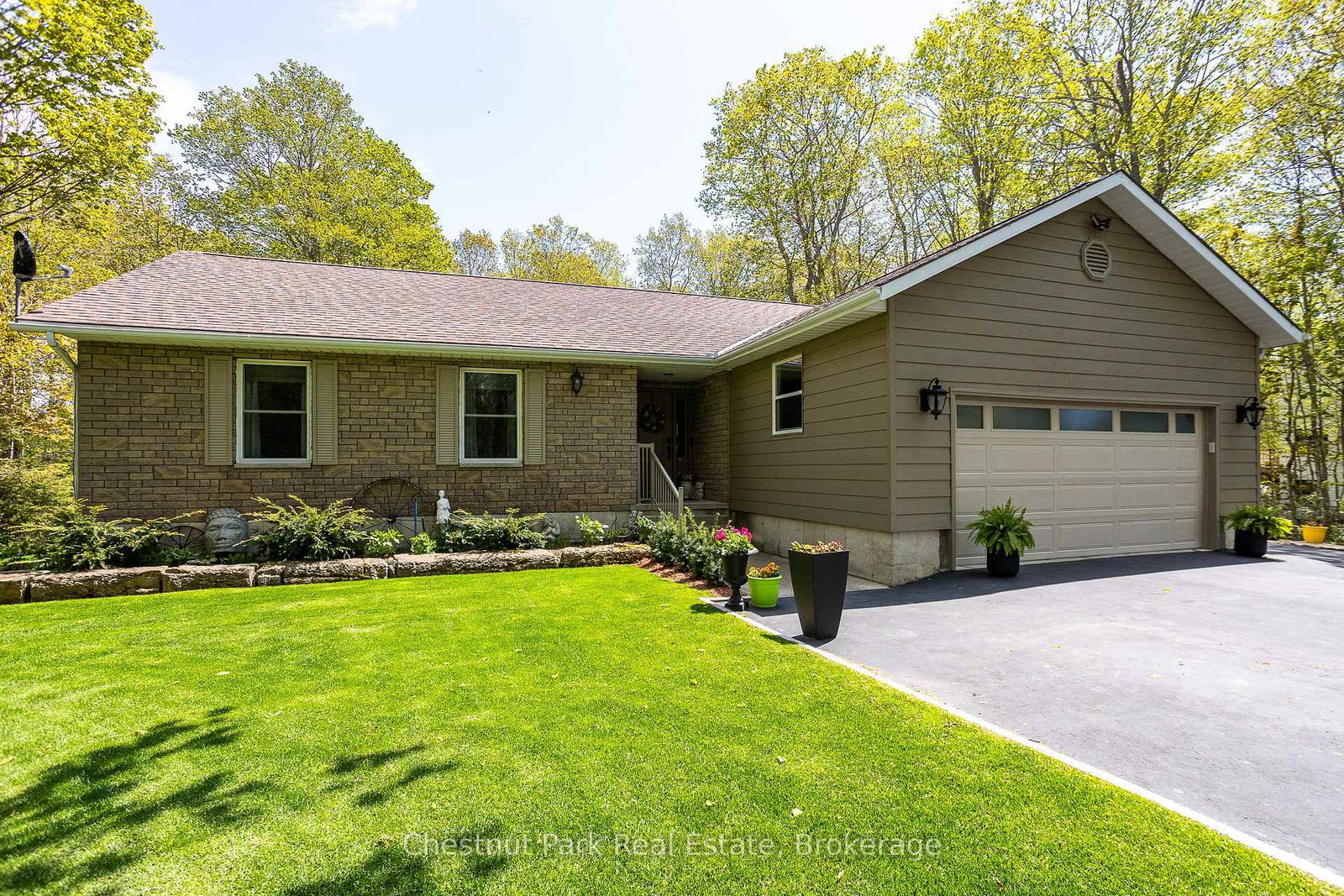64-maple-golf-crescent-northern-bruce-peninsula-ontario-x13428146