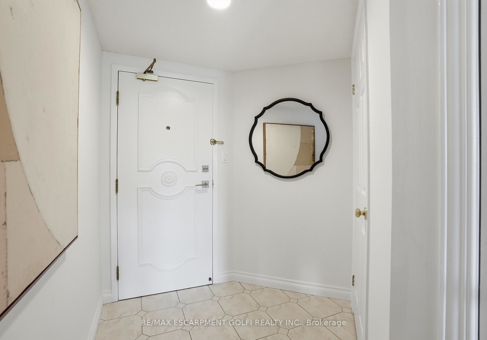 8-village-green-boulevard-hamilton-ontario-x13428348