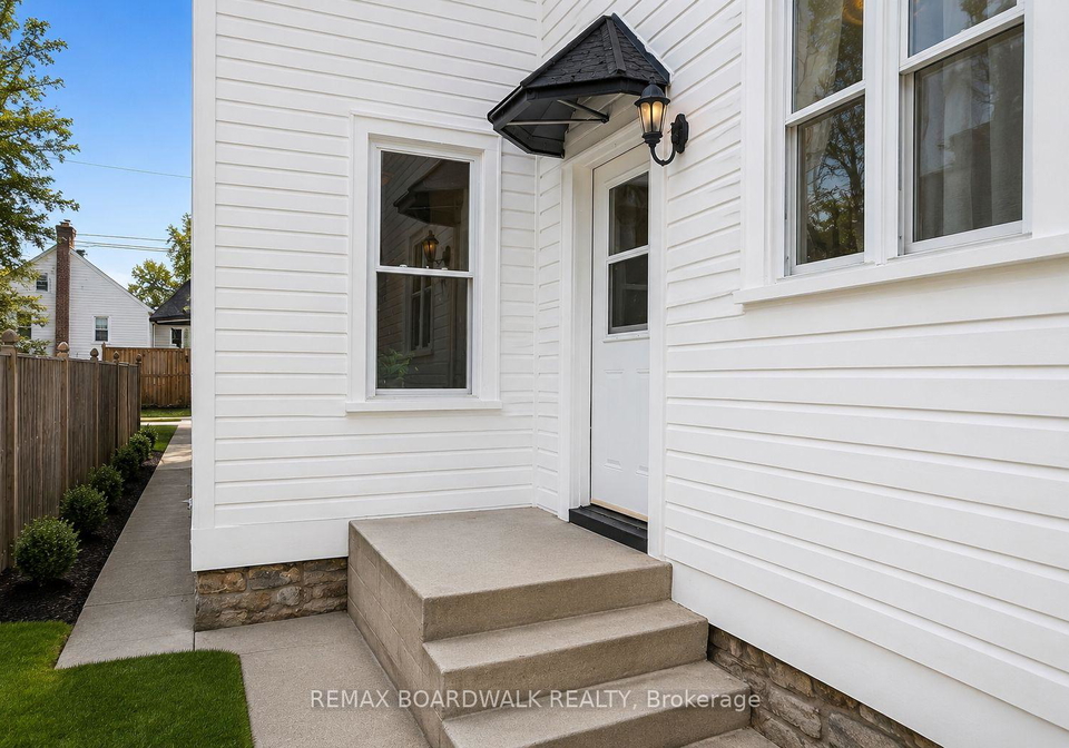 11-alfred-street-smiths-falls-ontario-x13429154
