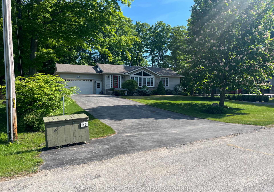 14-frederick-street-south-bruce-peninsula-ontario-x13429800