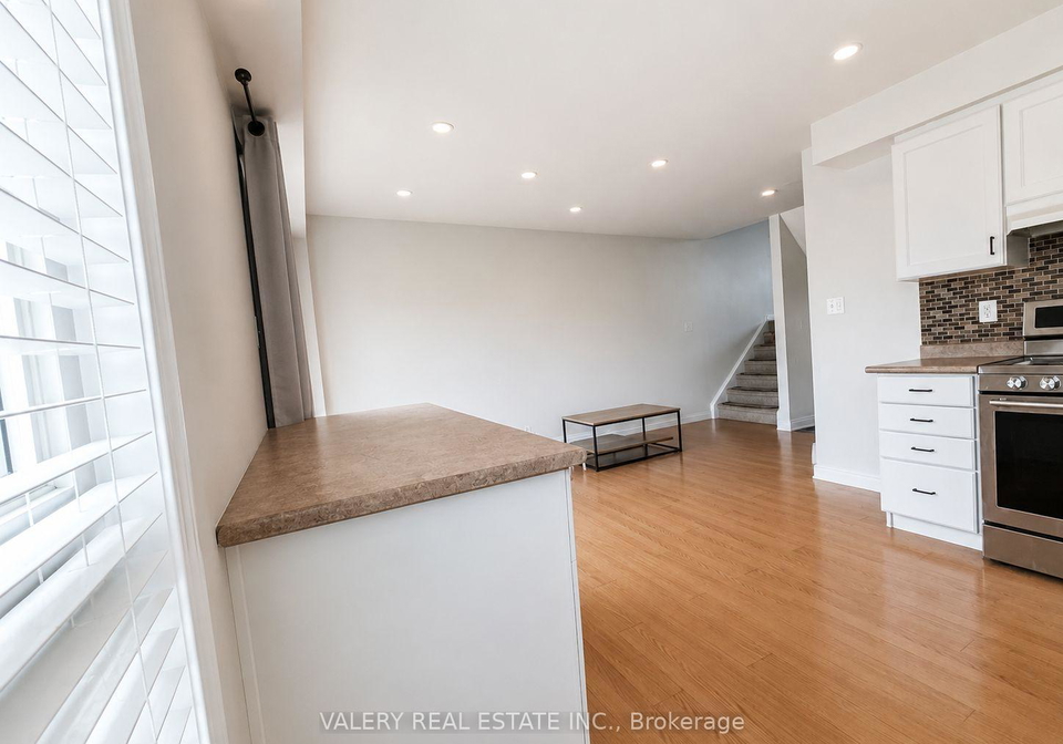 2sorrento-st-street-kitchener-ontario-x13431206