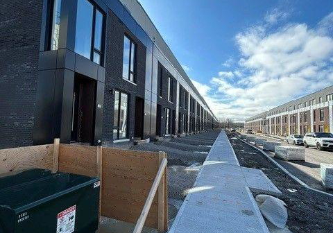 48-everett-common-st-catharines-ontario-x13432662