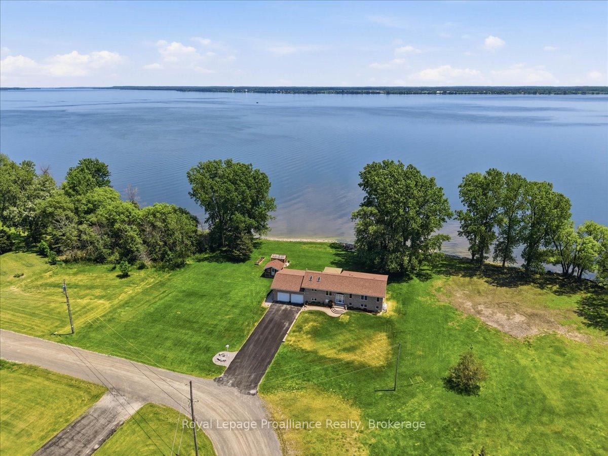 40-wallbridge-circle-prince-edward-county-ontario-x13432712