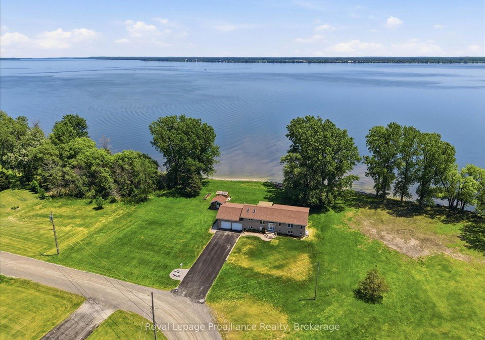 40-wallbridge-circle-prince-edward-county-ontario-x13432712