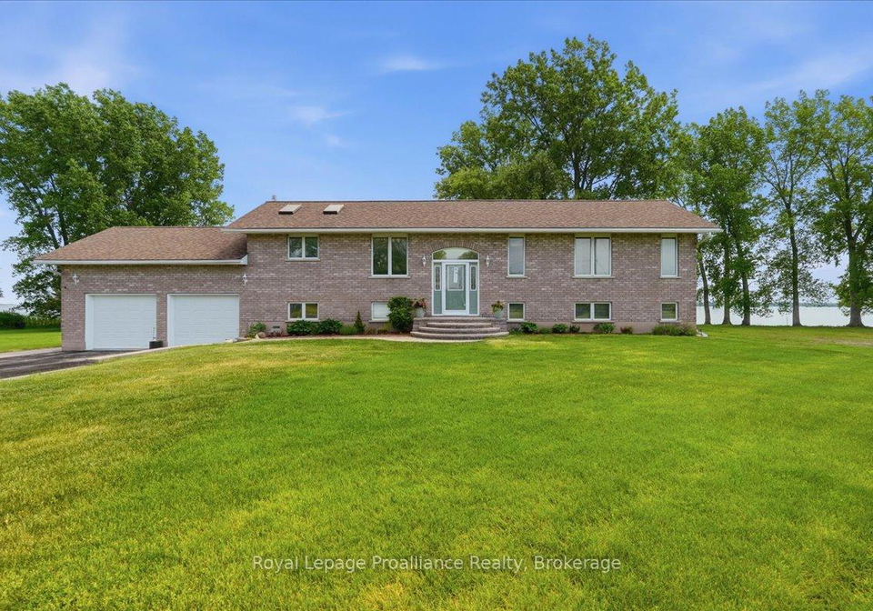 40-wallbridge-circle-prince-edward-county-ontario-x13432712