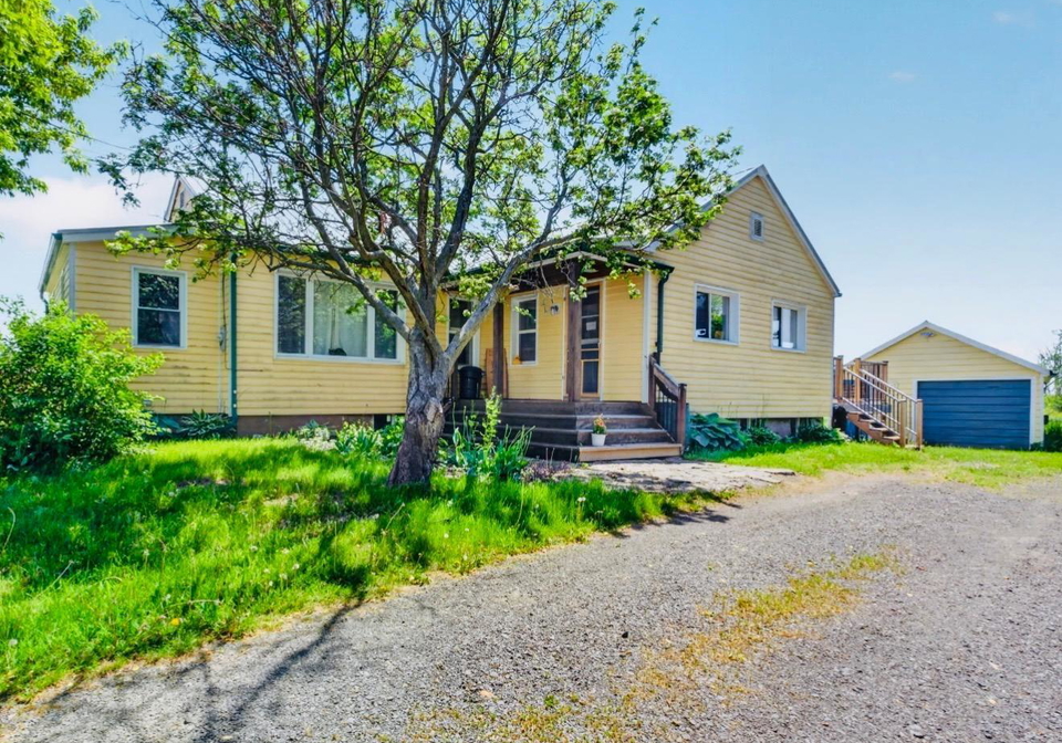 5790-county-2-road-loyalist-ontario-x13433196