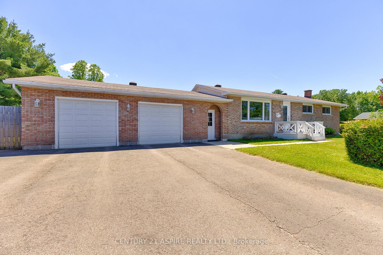 17-maple-avenue-petawawa-ontario-x13434354
