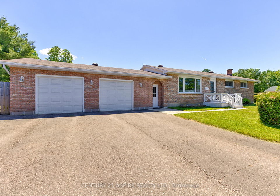 17-maple-avenue-petawawa-ontario-x13434354