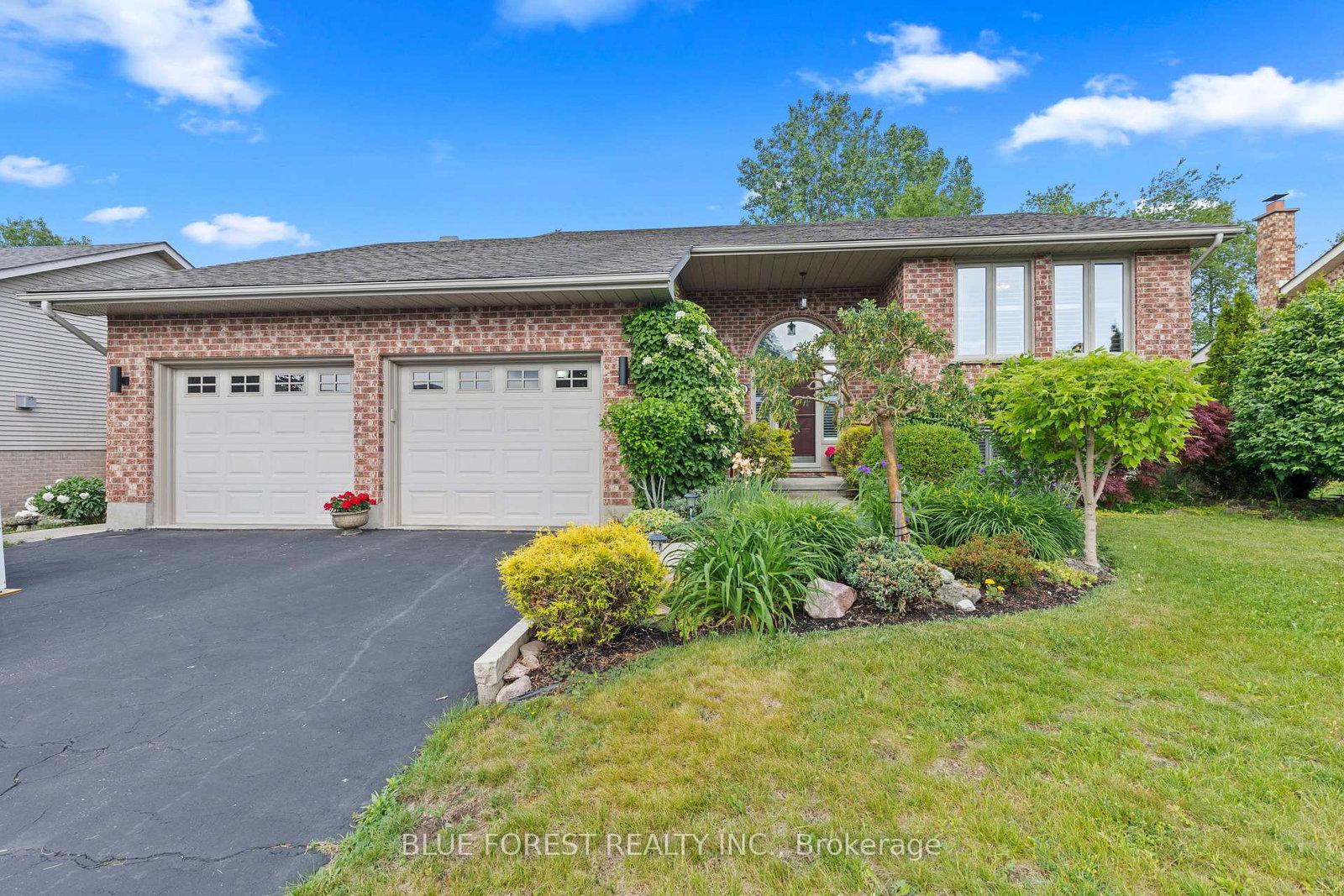 29-village-gate-crescent-thames-centre-ontario-x13434432