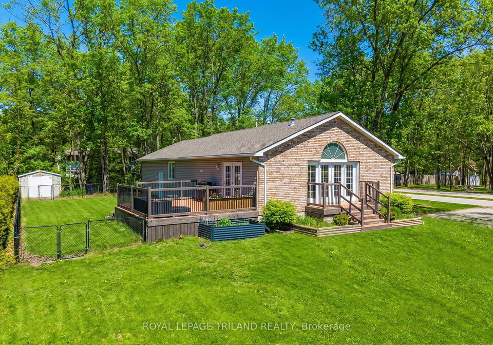 10234-julie-avenue-lambton-shores-ontario-x13434580