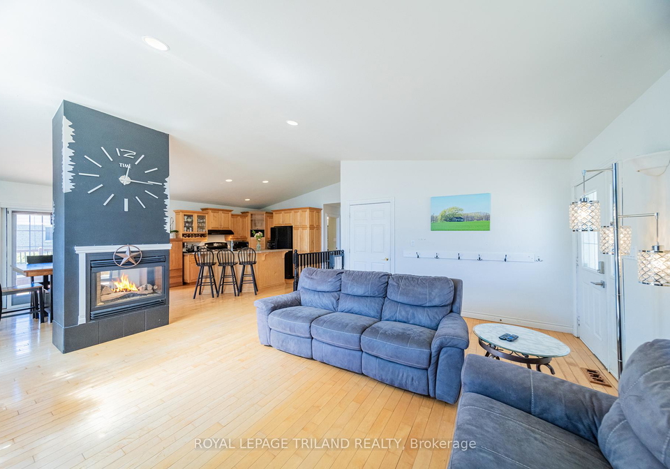 10234-julie-avenue-lambton-shores-ontario-x13434580