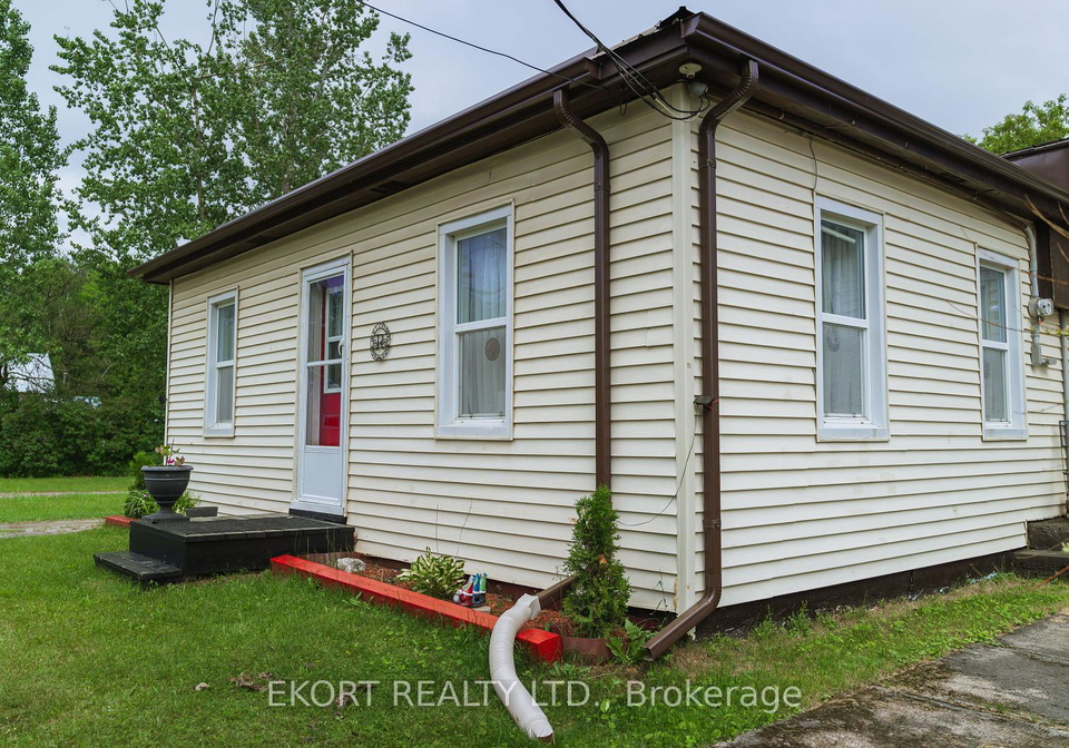 10-glastonbury-road-addington-highlands-ontario-x13435182