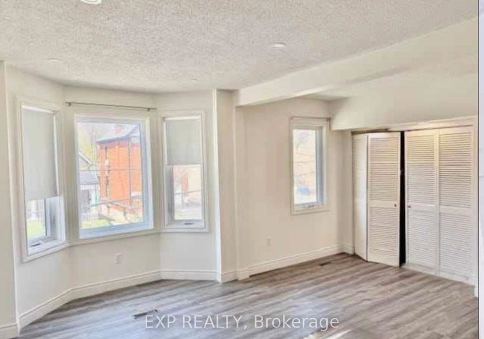 137-queen-street-s-hamilton-ontario-x13435454
