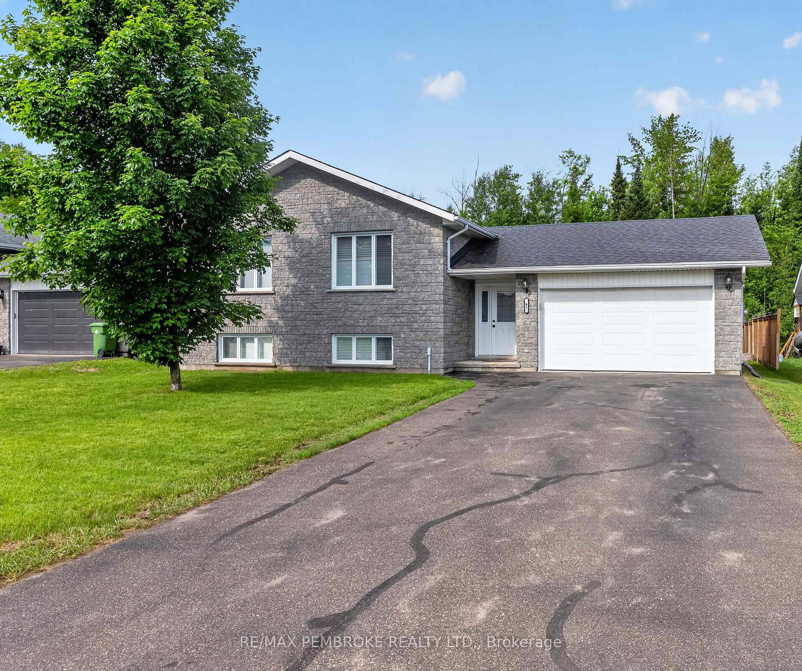 61-oak-avenue-petawawa-ontario-x13435776