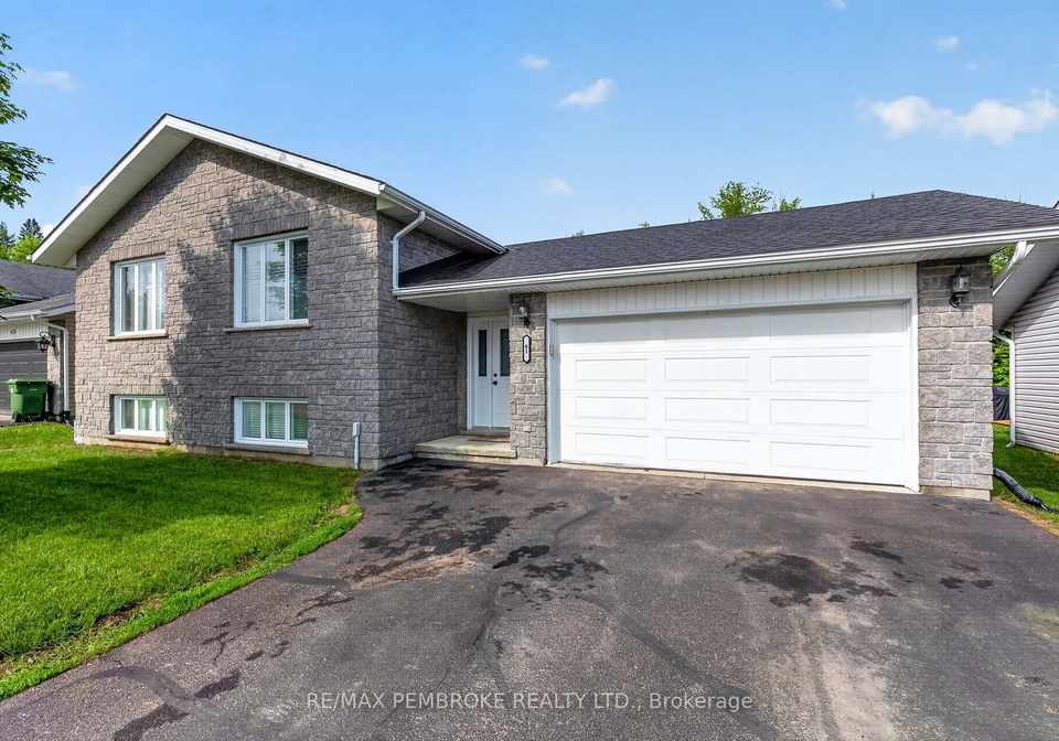 61-oak-avenue-petawawa-ontario-x13435776