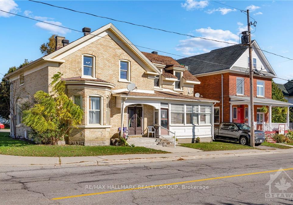 15-elmsley-st-n-street-smiths-falls-ontario-x13436202