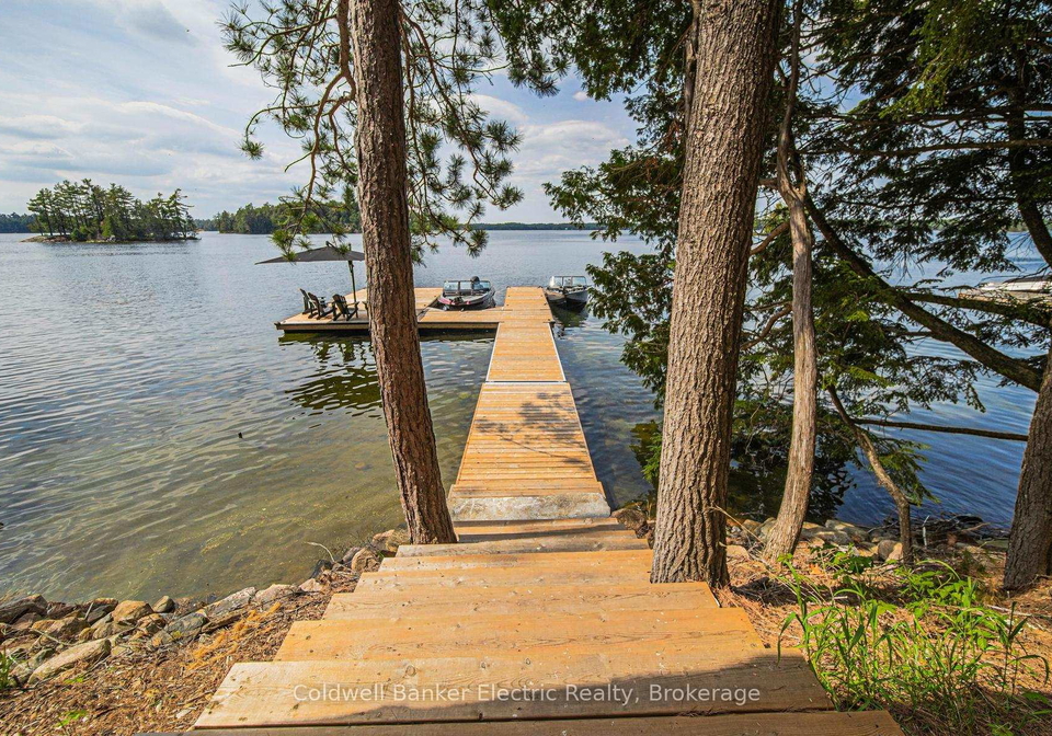 555-fire-50-route-north-kawartha-ontario-x13436878