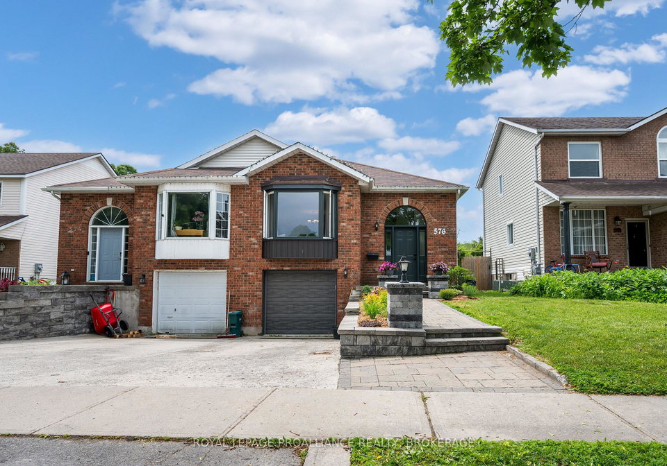 576-barnsley-crescent-kingston-ontario-x13437296