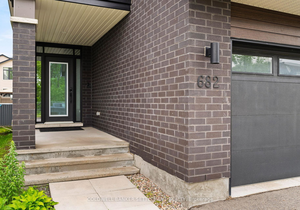 682-borbridge-avenue-ottawa-ontario-x13438922