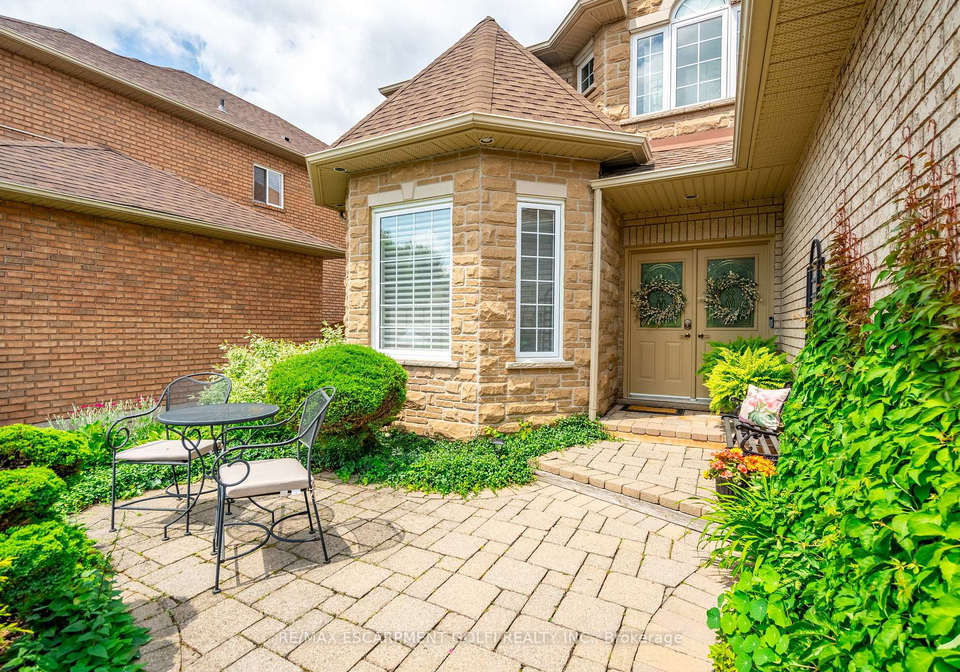 26-shadetree-crescent-hamilton-ontario-x13438986