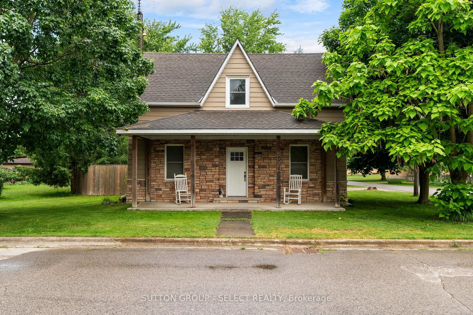 30-argyle-street-lambton-shores-ontario-x13439008