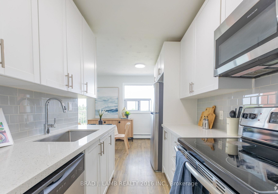 718-lawrence-road-e-hamilton-ontario-x13439148