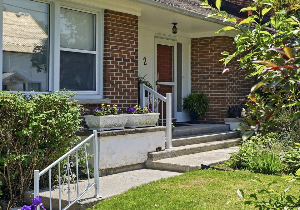 2-century-drive-prince-edward-county-ontario-x13439228