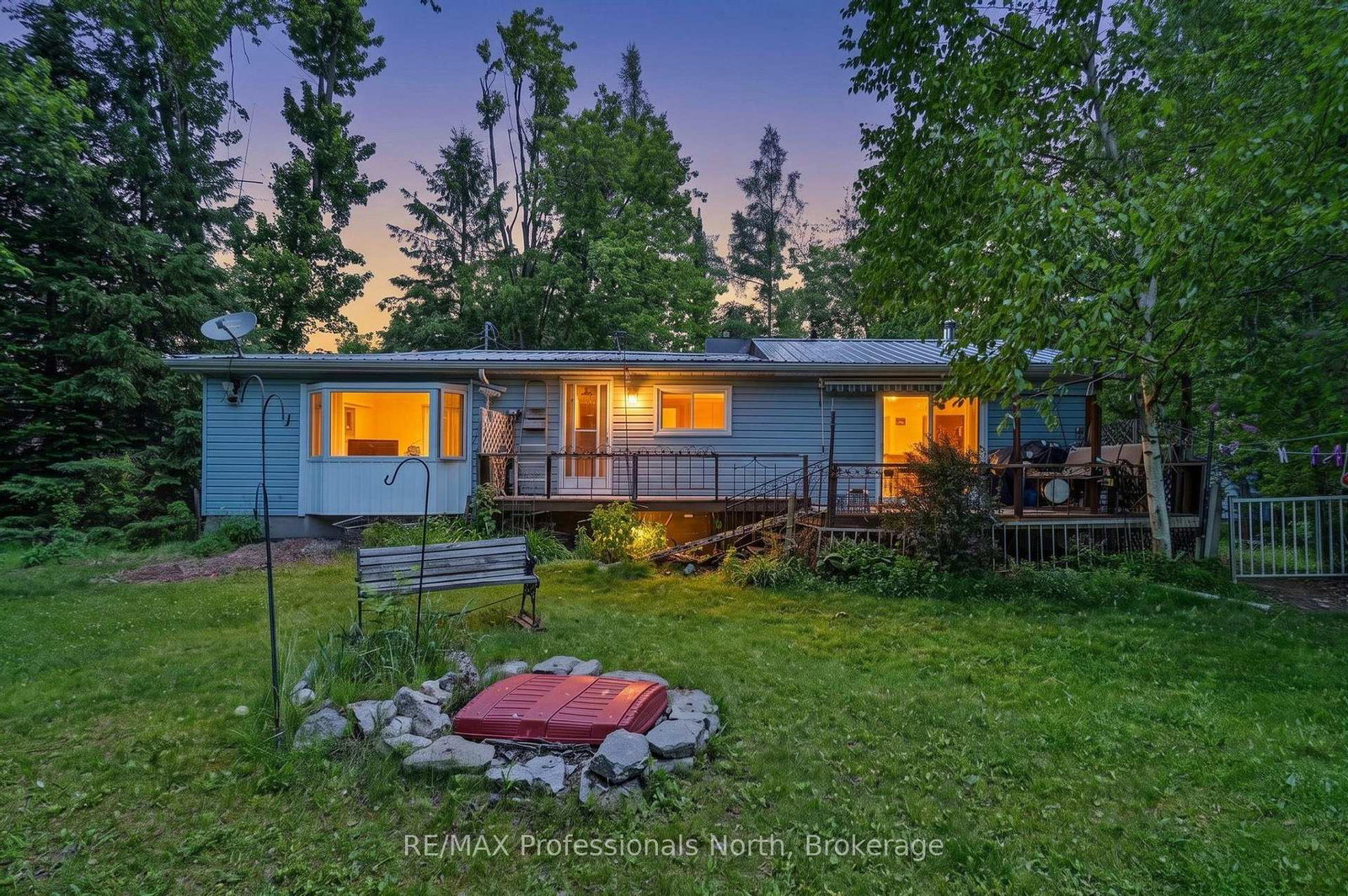 18-fire-route-104a-trent-lakes-ontario-x13439298