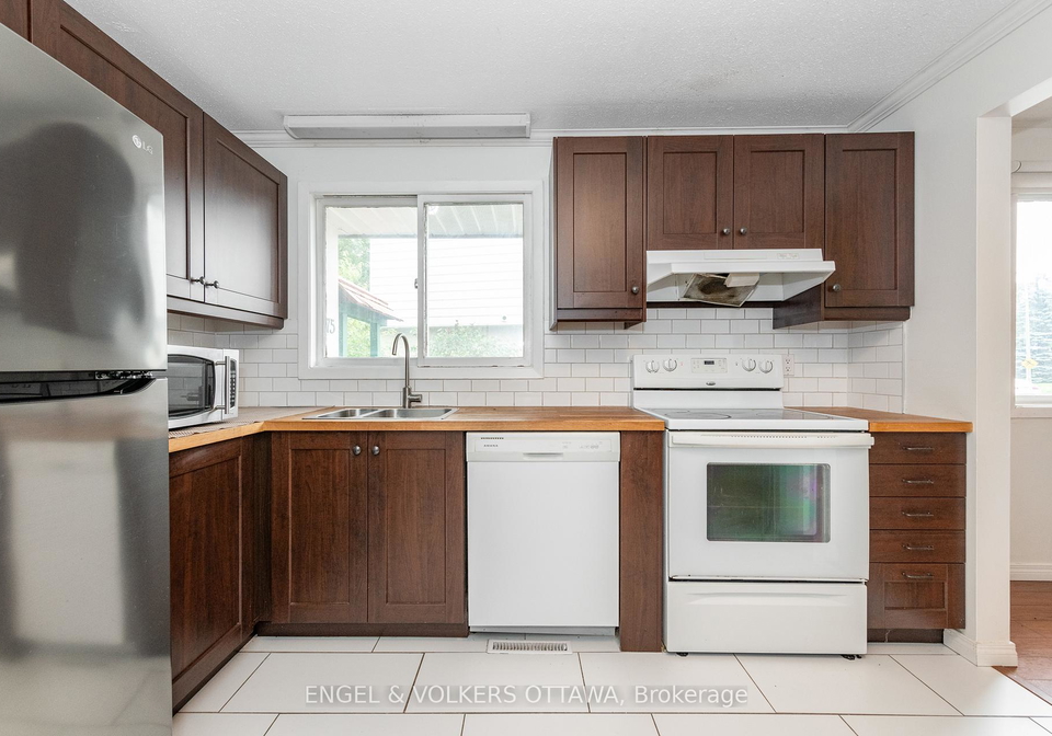 75-woodfield-drive-ottawa-ontario-x13442588