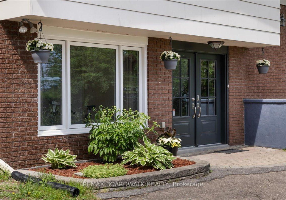 1079-river-road-s-mcnabbraeside-ontario-x13443672