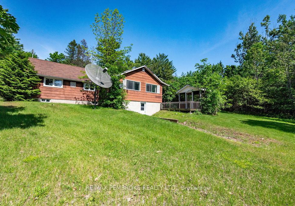 126-hilltop-drive-whitewater-region-ontario-x13444168