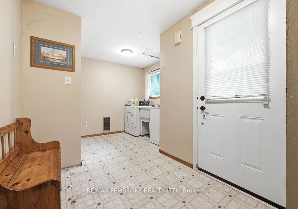 126-hilltop-drive-whitewater-region-ontario-x13444168