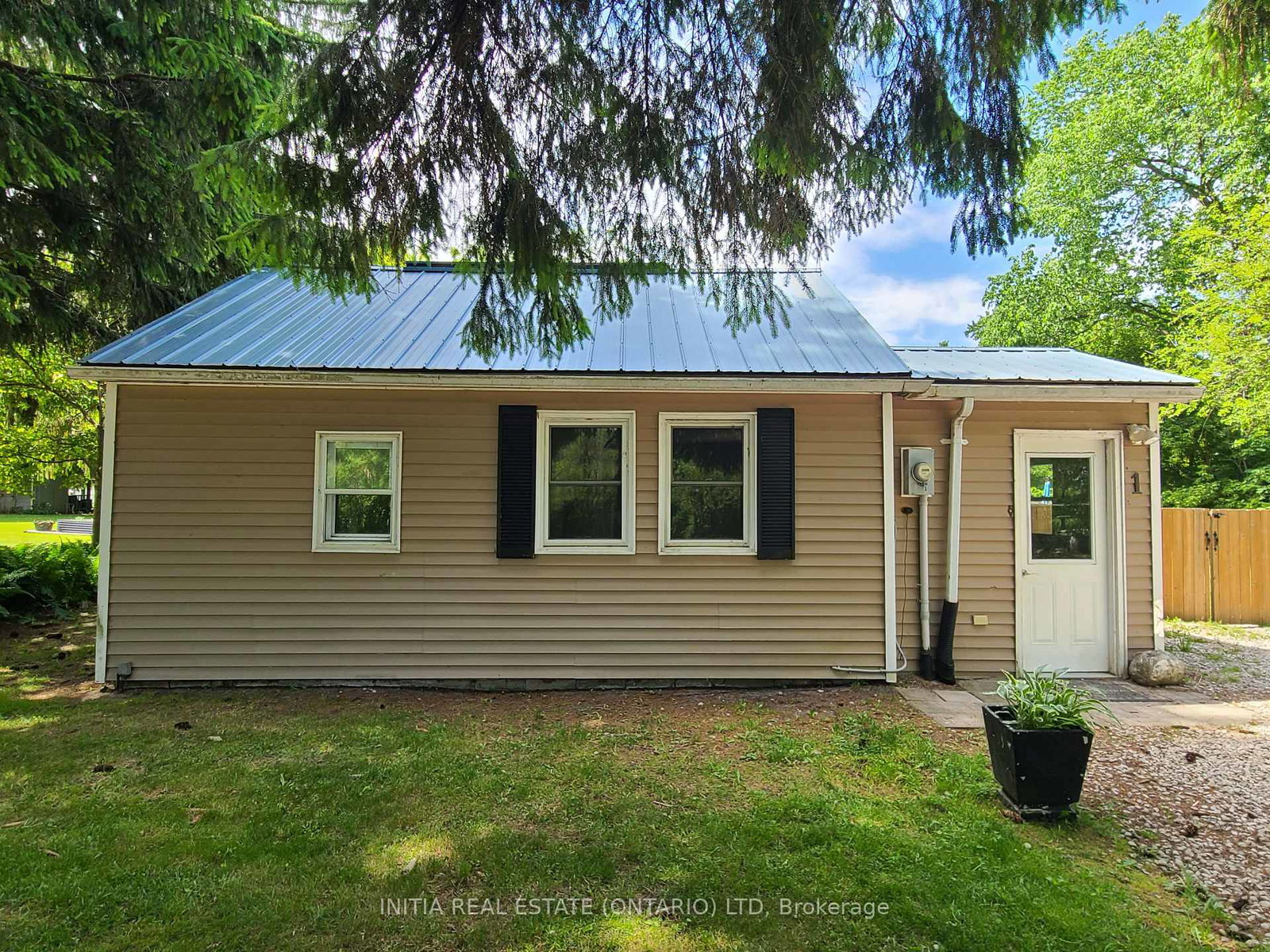 1-dundas-street-newbury-ontario-x13444580