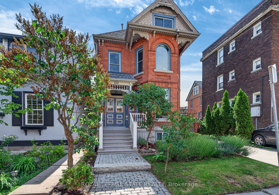 225-hess-street-s-hamilton-ontario-x13446012