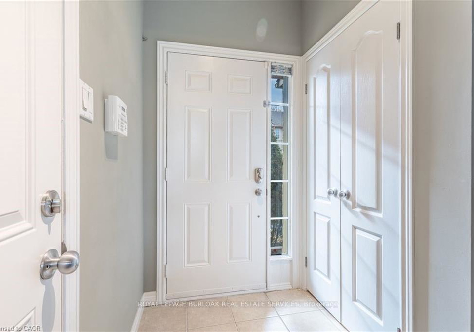 25-liddycoat-lane-hamilton-ontario-x13448380