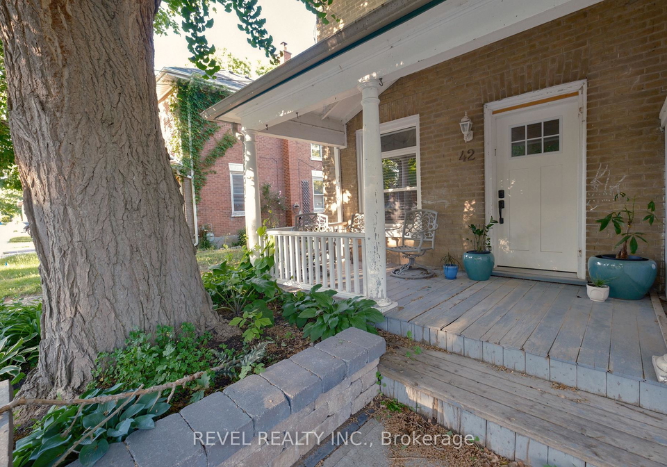 42-regent-street-kawartha-lakes-ontario-x13449822