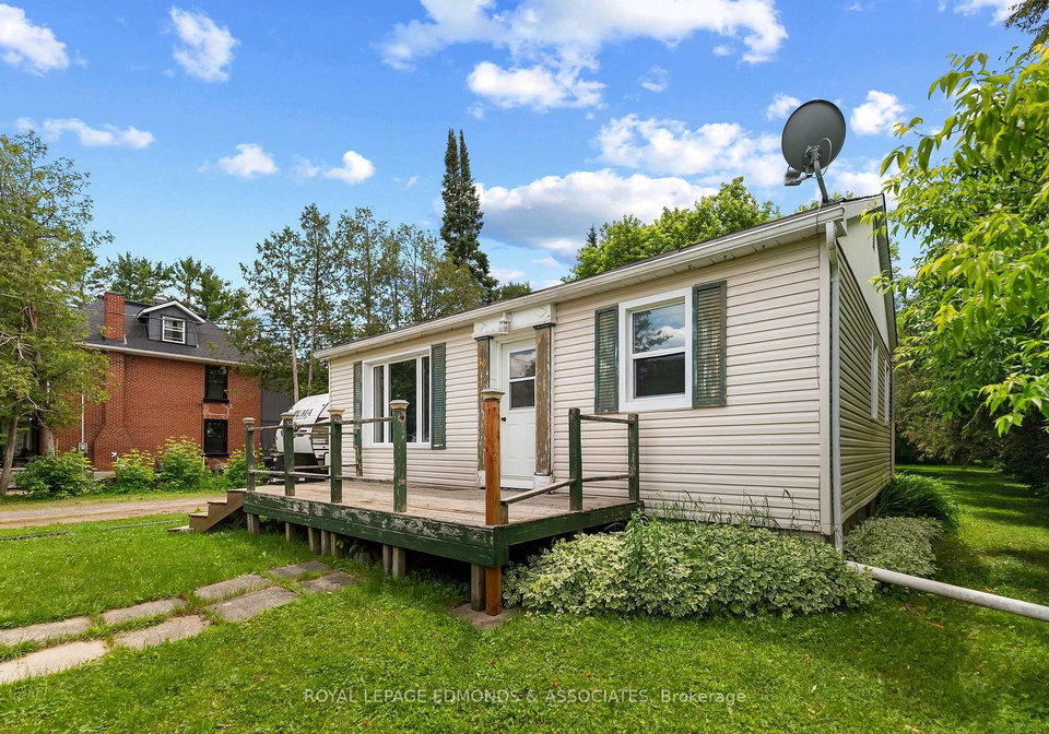30-poole-street-mcnabbraeside-ontario-x13451832