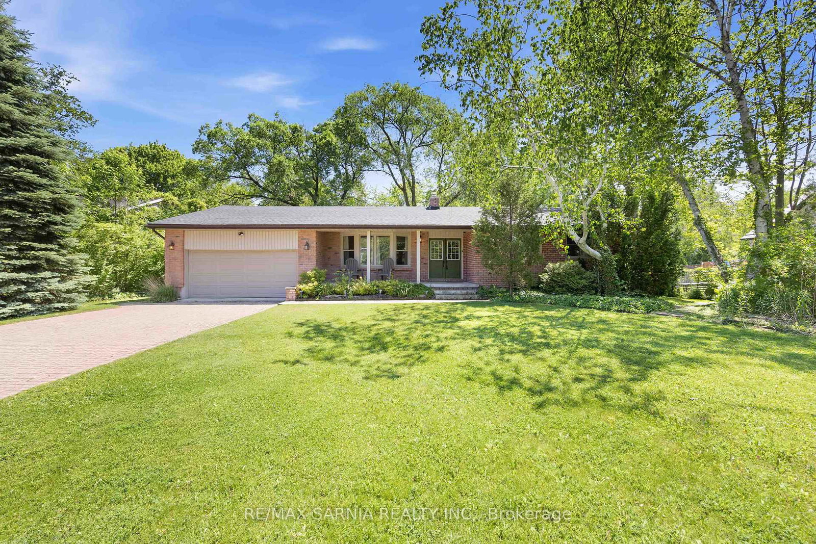 9648-wakefield-street-lambton-shores-ontario-x13452098