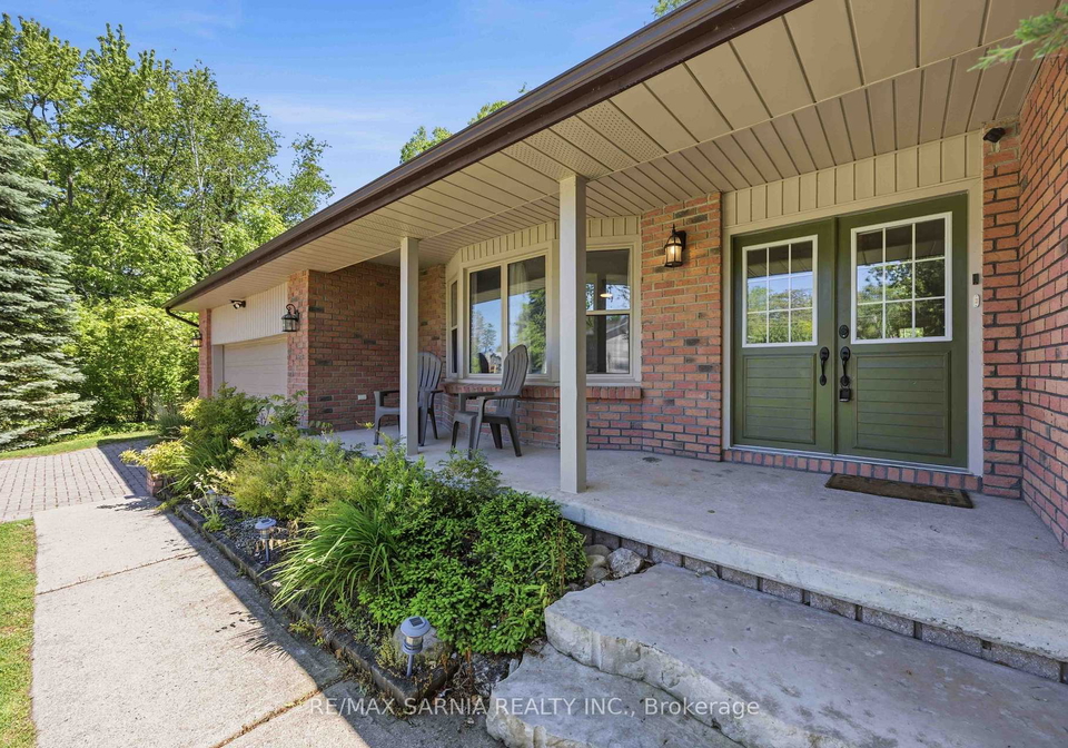 9648-wakefield-street-lambton-shores-ontario-x13452098