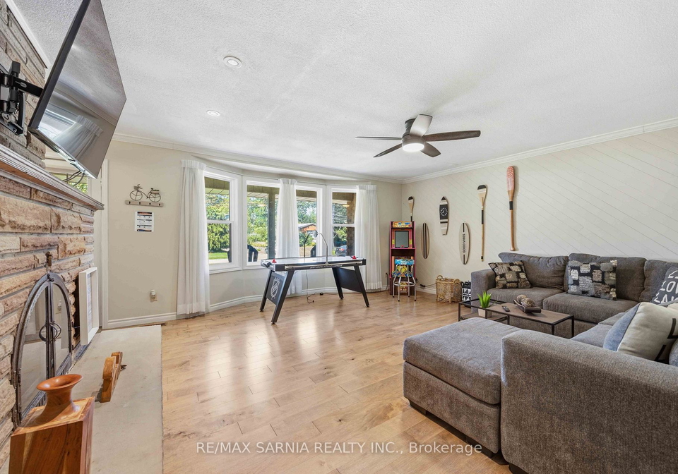 9648-wakefield-street-lambton-shores-ontario-x13452098