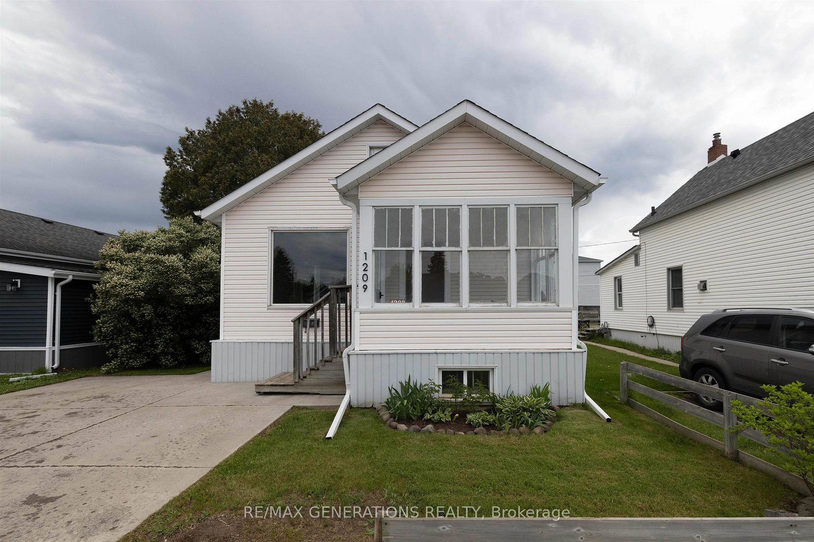 1209-brown-street-thunder-bay-ontario-x13452668