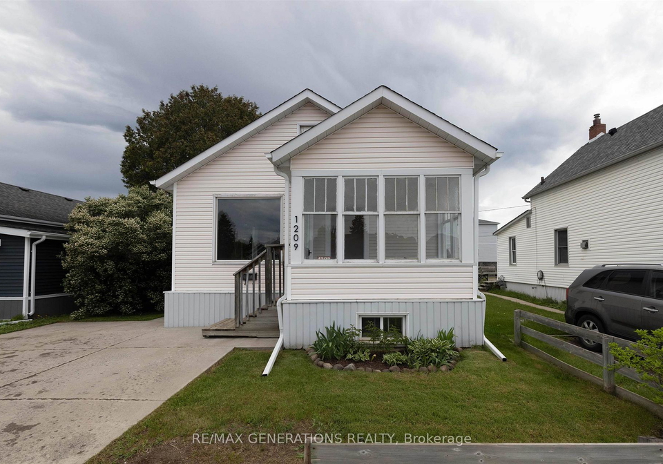 1209-brown-street-thunder-bay-ontario-x13452668