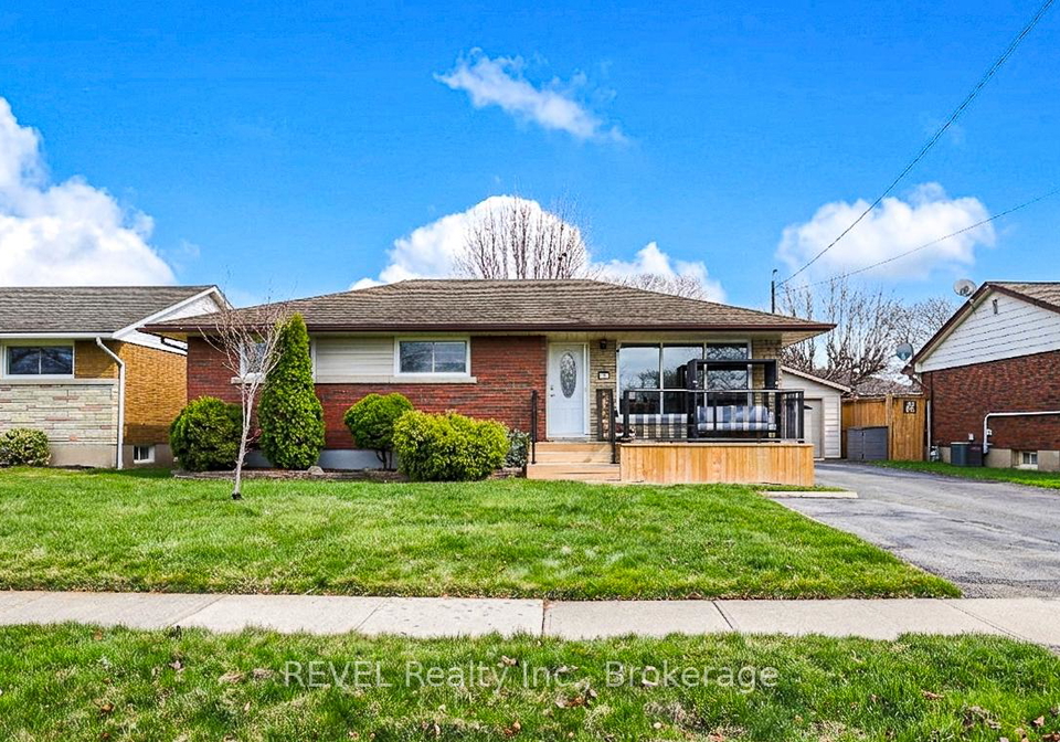 24-grosvenor-street-s-st-catharines-ontario-x13453446