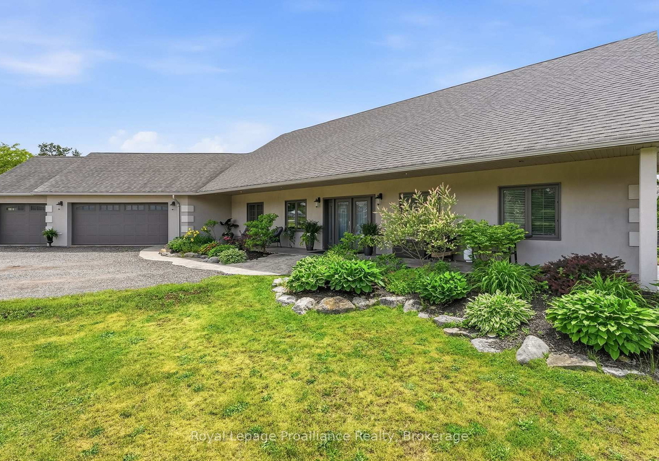 1646-harriet-lane-selwyn-ontario-x13456012
