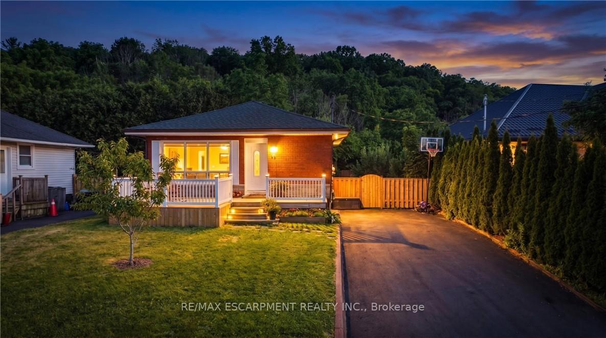 17-alba-street-hamilton-ontario-x13458290