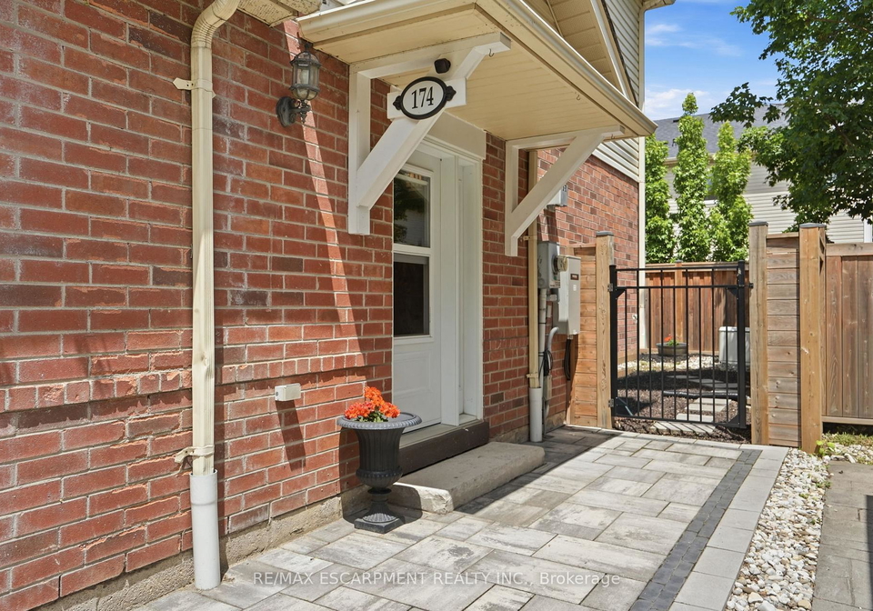 174-fellowes-crescent-hamilton-ontario-x13458298