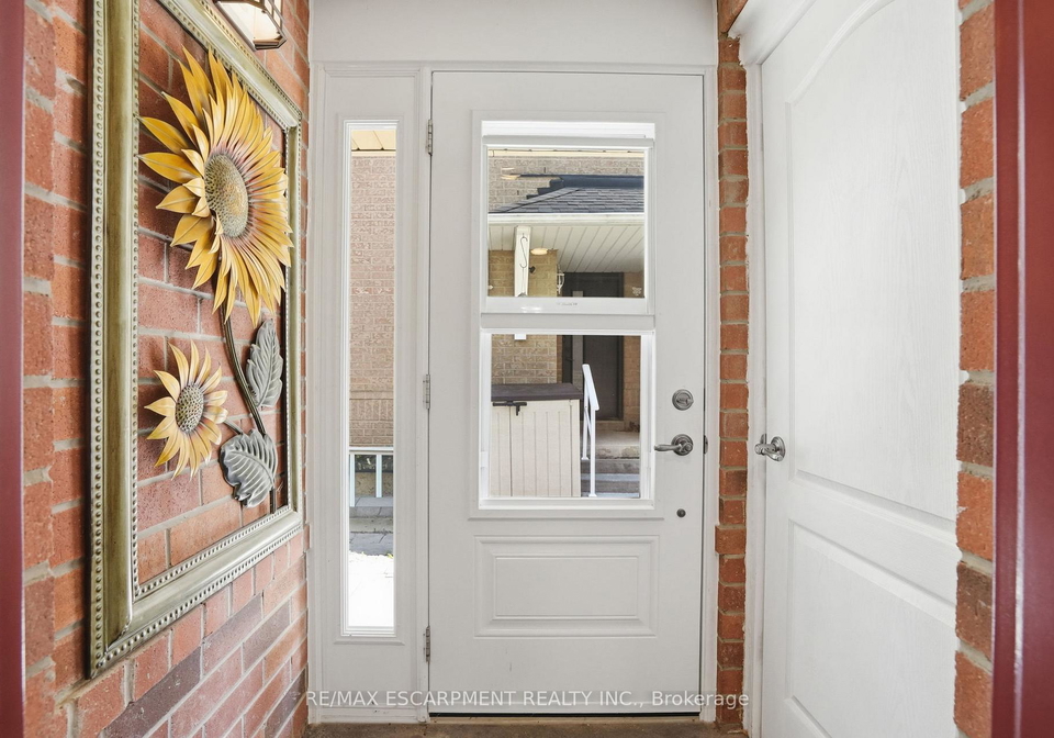 174-fellowes-crescent-hamilton-ontario-x13458298
